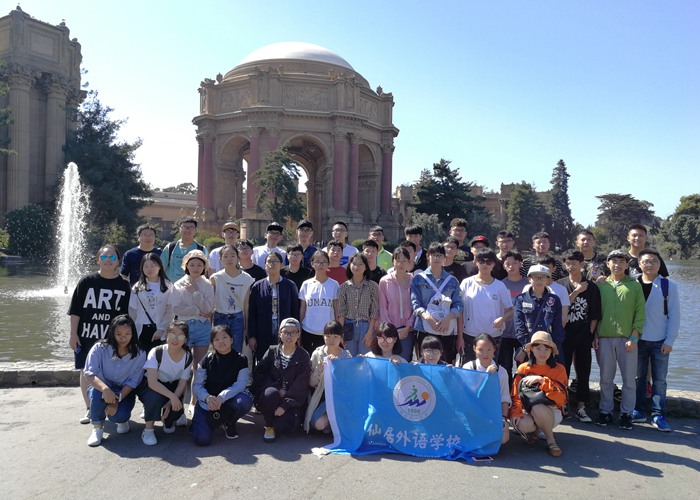參觀迪斯尼樂園、好萊塢等景點(diǎn)