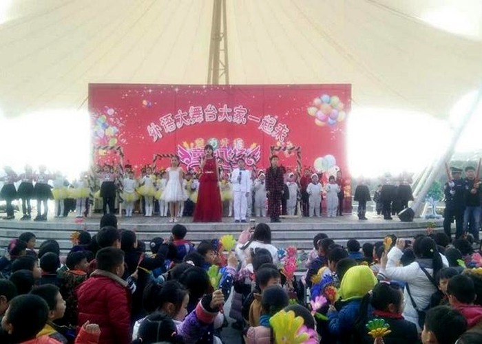 墨香滿園讀書樂，萌娃上陣賀新年