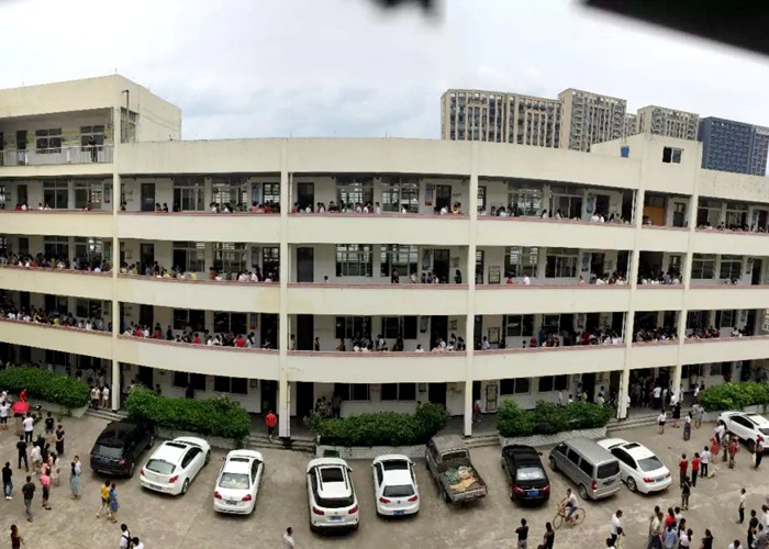 初一面試場景火爆，1500多人爭搶500個名額！